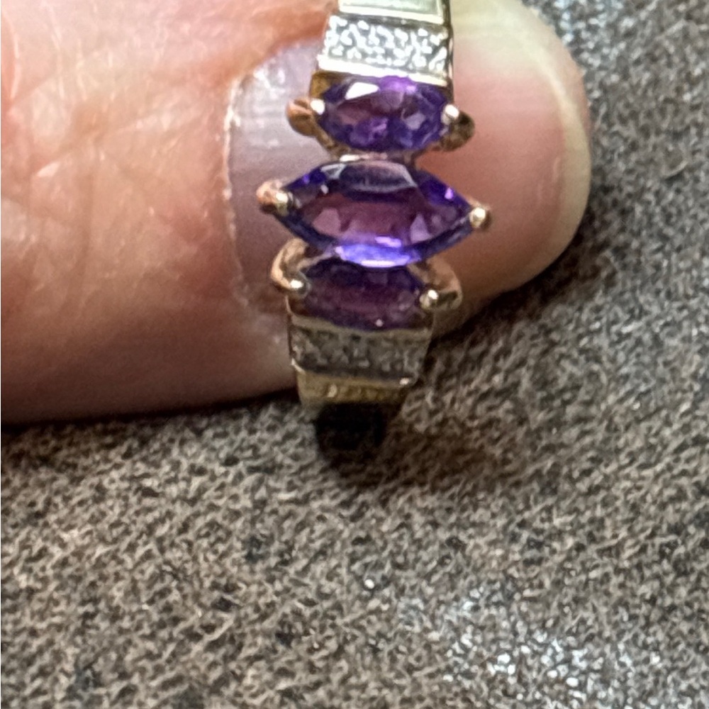 10kt Solid Gold Amethyst and Diamond ring - Picture 10 of 13